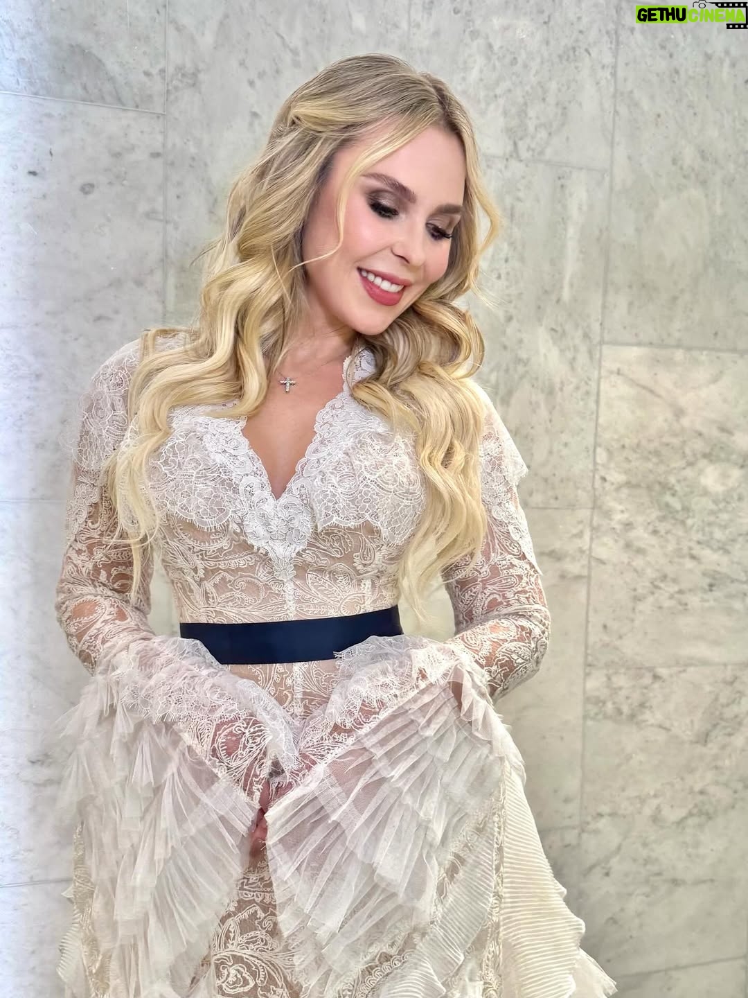 Pelageya Khanova - 25.9K Likes - Вчера мы с моей Полей @gagara1987 наконец-то спели вместе 🤍 Ищите нас в новогоднем эфире @1tv #ПоляПоля