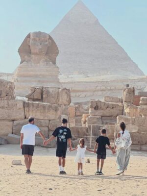 Perihan Savaş Instagram - güzel merhametli ,düşünceli ,dürüst ve çok iyi bir anne oldun.Kızçem benim koruyucu meleğim hep şükrediyorum hep dualarımdasın yeni yaşında o güzel kalbinden ne geçiyorsa sana gelsin seni çooooook seviyorum Allah seni aileni korusun iyiki doğdun canımın içi🙏🙏🥹🤍🤍🤍🥰🎂