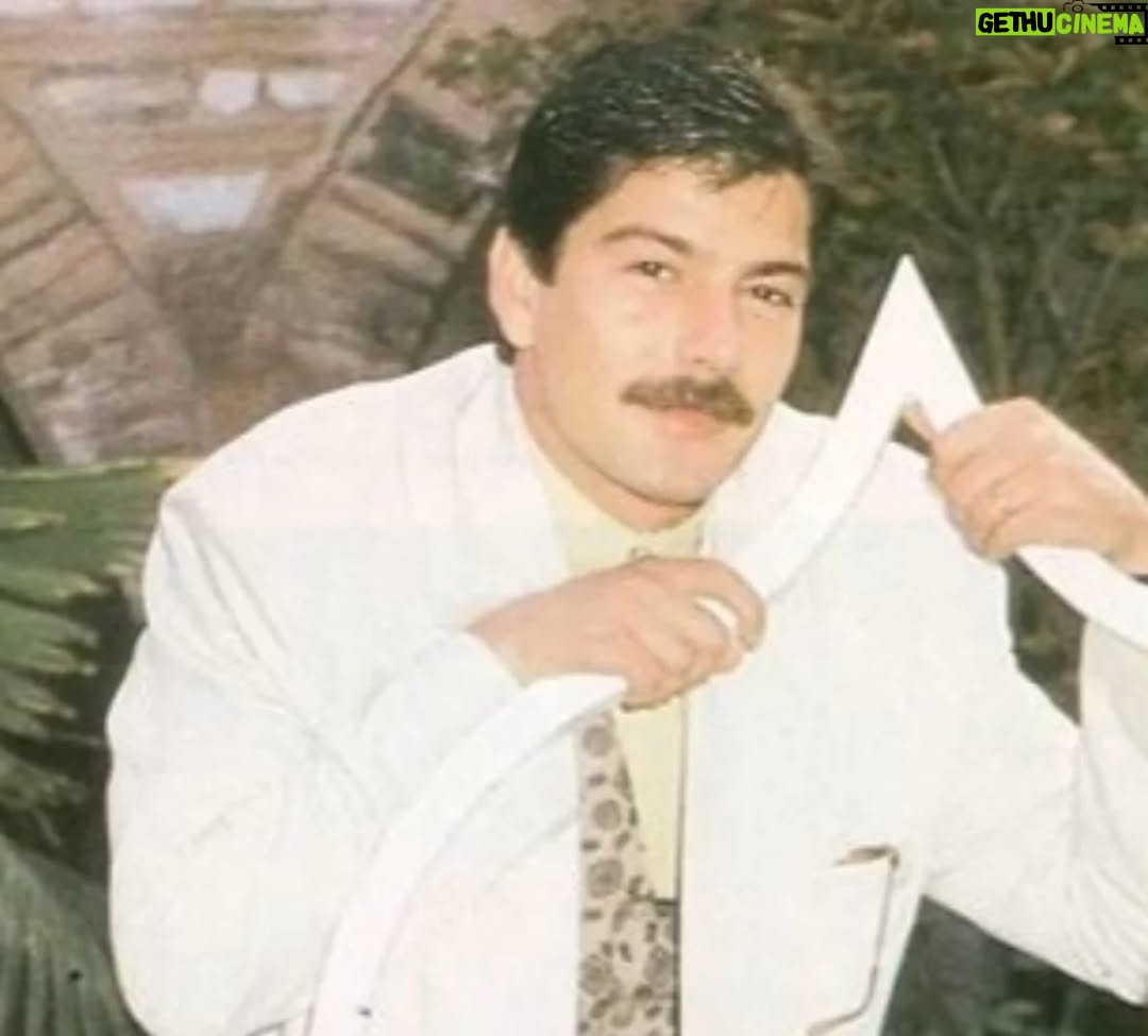Perihan Savaş - 65.7K Likes - Seninle başlayan herşey kalbimin en güzel köşesine yazıldı.Benim hikayem sensin her gülüşümde her hüznümde sen varsın bitanem🙏😢