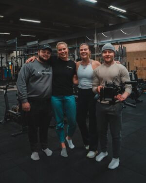 Pernilla Böckerman Instagram - MM-kisojen 4. sija 🇫🇮 Koko viikonloppu oli kovaa touhua. Viimeinen veto oli ehjä ja hyvä. Tyytyväinen, iloinen ja helpottunut 💙

Tästä on hyvä jatkaa!
