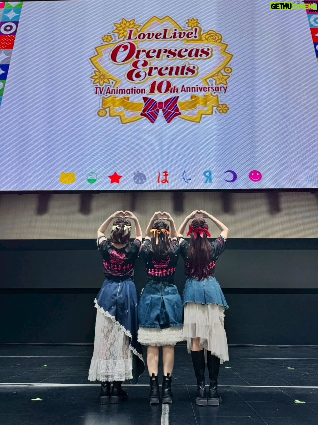 Pile - 7.9K Likes - .
좀 늦었지만 라브라이브 오버스즈이벤츠 in 서울
감사합니다!
작년에는 에미츤랑 둘이서 오고 올해는 드디어 리피도 같이 셋이서 공연을 무사히 아무것도 문제 없이 자~~~루  끝났습니다♡♡♡
그때도 말했었지만 앞으로도 몇번 뮤즈멤버로 여러분앞에서 무대를 할수있는지 모르겠고 약속은 못하지만 라브라이브를 뮤즈를 앞으로도 사랑해주시고 우리를 불러주세요♡♡♡어떤 방법으로 볼수있게모르겠지만 큰목소리가 혹시나 힘이될수도...^^♡♡♡

펜분들 감사해요, 스텝분들 감사해요,

그리고 이번에 헤어메이크 해주셨던　@roel.ray @mijatomo @lipby @miki_24iy 이틀동안 감사합니다 ♡♡♡

@cd_junzzang　언니도 메번 공연준비 고마워요♡♡♡

한국어는 아직도 잘못하지만 하고싶은말을 그대로 남기고싶어서 이렇게 남깁니다ㅎㅎ
수정 해야되는 부분이 있어도 그냥 눈 감고
 지나가주시오ㅎㅎ
그리고 멤버 리피 에미츤 감사해요♡♡♡
ps. 마지막 대 창 짱였습니다!
#lovelive #ラブライブ ! #μs #lovelive_ose_seoule #lovelive_ose