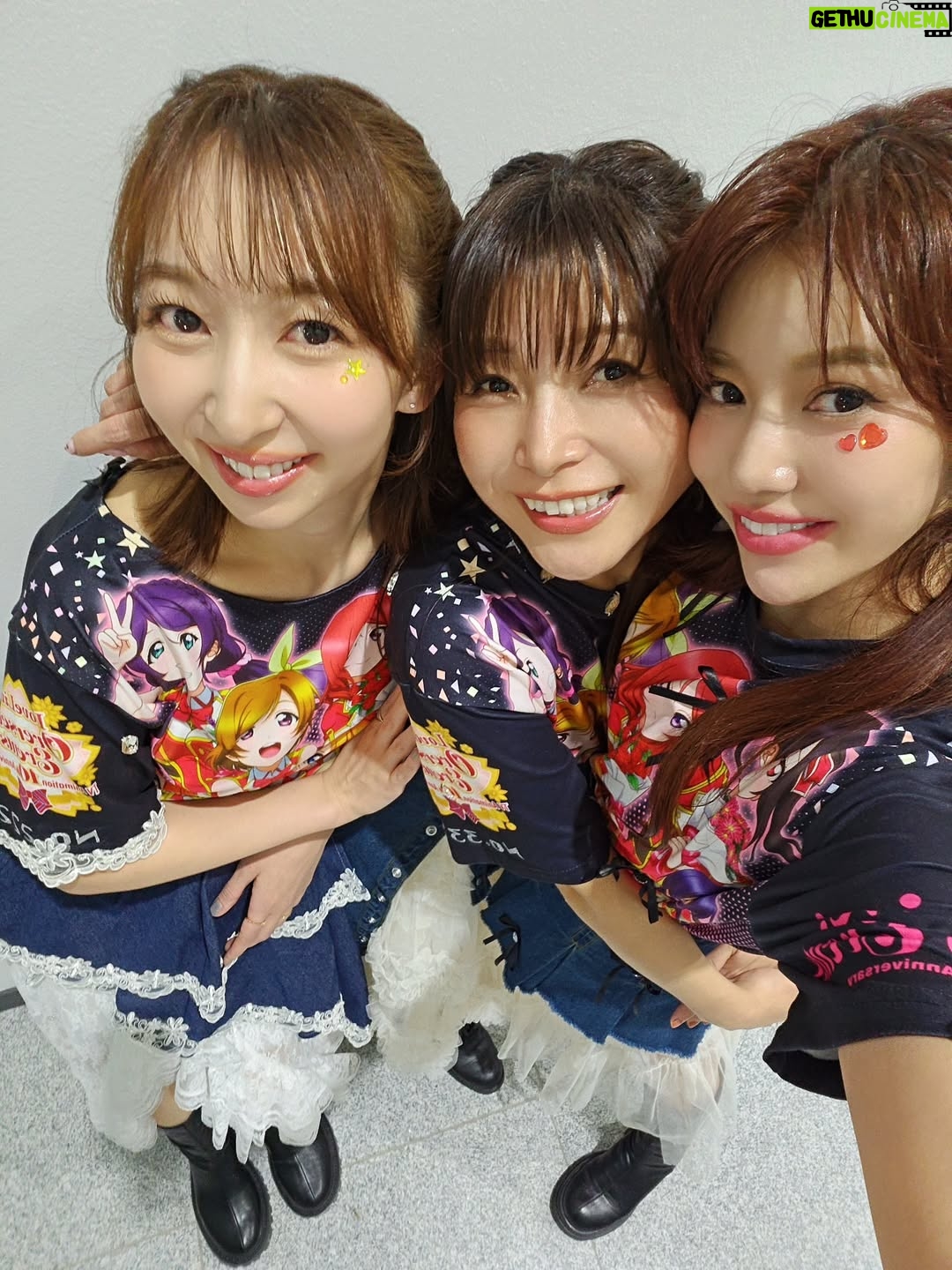 Pile - 7.9K Likes - .
좀 늦었지만 라브라이브 오버스즈이벤츠 in 서울
감사합니다!
작년에는 에미츤랑 둘이서 오고 올해는 드디어 리피도 같이 셋이서 공연을 무사히 아무것도 문제 없이 자~~~루  끝났습니다♡♡♡
그때도 말했었지만 앞으로도 몇번 뮤즈멤버로 여러분앞에서 무대를 할수있는지 모르겠고 약속은 못하지만 라브라이브를 뮤즈를 앞으로도 사랑해주시고 우리를 불러주세요♡♡♡어떤 방법으로 볼수있게모르겠지만 큰목소리가 혹시나 힘이될수도...^^♡♡♡

펜분들 감사해요, 스텝분들 감사해요,

그리고 이번에 헤어메이크 해주셨던　@roel.ray @mijatomo @lipby @miki_24iy 이틀동안 감사합니다 ♡♡♡

@cd_junzzang　언니도 메번 공연준비 고마워요♡♡♡

한국어는 아직도 잘못하지만 하고싶은말을 그대로 남기고싶어서 이렇게 남깁니다ㅎㅎ
수정 해야되는 부분이 있어도 그냥 눈 감고
 지나가주시오ㅎㅎ
그리고 멤버 리피 에미츤 감사해요♡♡♡
ps. 마지막 대 창 짱였습니다!
#lovelive #ラブライブ ! #μs #lovelive_ose_seoule #lovelive_ose