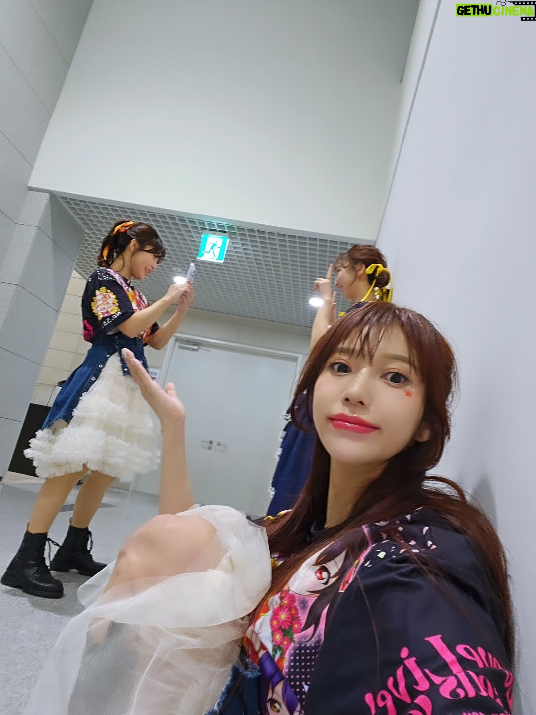 Pile - 7.9K Likes - .
좀 늦었지만 라브라이브 오버스즈이벤츠 in 서울
감사합니다!
작년에는 에미츤랑 둘이서 오고 올해는 드디어 리피도 같이 셋이서 공연을 무사히 아무것도 문제 없이 자~~~루  끝났습니다♡♡♡
그때도 말했었지만 앞으로도 몇번 뮤즈멤버로 여러분앞에서 무대를 할수있는지 모르겠고 약속은 못하지만 라브라이브를 뮤즈를 앞으로도 사랑해주시고 우리를 불러주세요♡♡♡어떤 방법으로 볼수있게모르겠지만 큰목소리가 혹시나 힘이될수도...^^♡♡♡

펜분들 감사해요, 스텝분들 감사해요,

그리고 이번에 헤어메이크 해주셨던　@roel.ray @mijatomo @lipby @miki_24iy 이틀동안 감사합니다 ♡♡♡

@cd_junzzang　언니도 메번 공연준비 고마워요♡♡♡

한국어는 아직도 잘못하지만 하고싶은말을 그대로 남기고싶어서 이렇게 남깁니다ㅎㅎ
수정 해야되는 부분이 있어도 그냥 눈 감고
 지나가주시오ㅎㅎ
그리고 멤버 리피 에미츤 감사해요♡♡♡
ps. 마지막 대 창 짱였습니다!
#lovelive #ラブライブ ! #μs #lovelive_ose_seoule #lovelive_ose