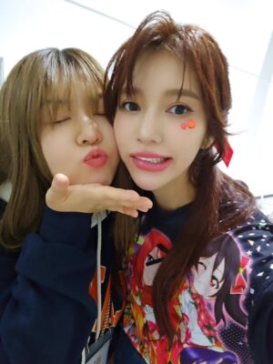 Pile Instagram - .
좀 늦었지만 라브라이브 오버스즈이벤츠 in 서울
감사합니다!
작년에는 에미츤랑 둘이서 오고 올해는 드디어 리피도 같이 셋이서 공연을 무사히 아무것도 문제 없이 자~~~루  끝났습니다♡♡♡
그때도 말했었지만 앞으로도 몇번 뮤즈멤버로 여러분앞에서 무대를 할수있는지 모르겠고 약속은 못하지만 라브라이브를 뮤즈를 앞으로도 사랑해주시고 우리를 불러주세요♡♡♡어떤 방법으로 볼수있게모르겠지만 큰목소리가 혹시나 힘이될수도...^^♡♡♡

펜분들 감사해요, 스텝분들 감사해요,

그리고 이번에 헤어메이크 해주셨던　@roel.ray @mijatomo @lipby @miki_24iy 이틀동안 감사합니다 ♡♡♡

@cd_junzzang　언니도 메번 공연준비 고마워요♡♡♡

한국어는 아직도 잘못하지만 하고싶은말을 그대로 남기고싶어서 이렇게 남깁니다ㅎㅎ
수정 해야되는 부분이 있어도 그냥 눈 감고
 지나가주시오ㅎㅎ
그리고 멤버 리피 에미츤 감사해요♡♡♡
ps. 마지막 대 창 짱였습니다!
#lovelive #ラブライブ ! #μs #lovelive_ose_seoule #lovelive_ose