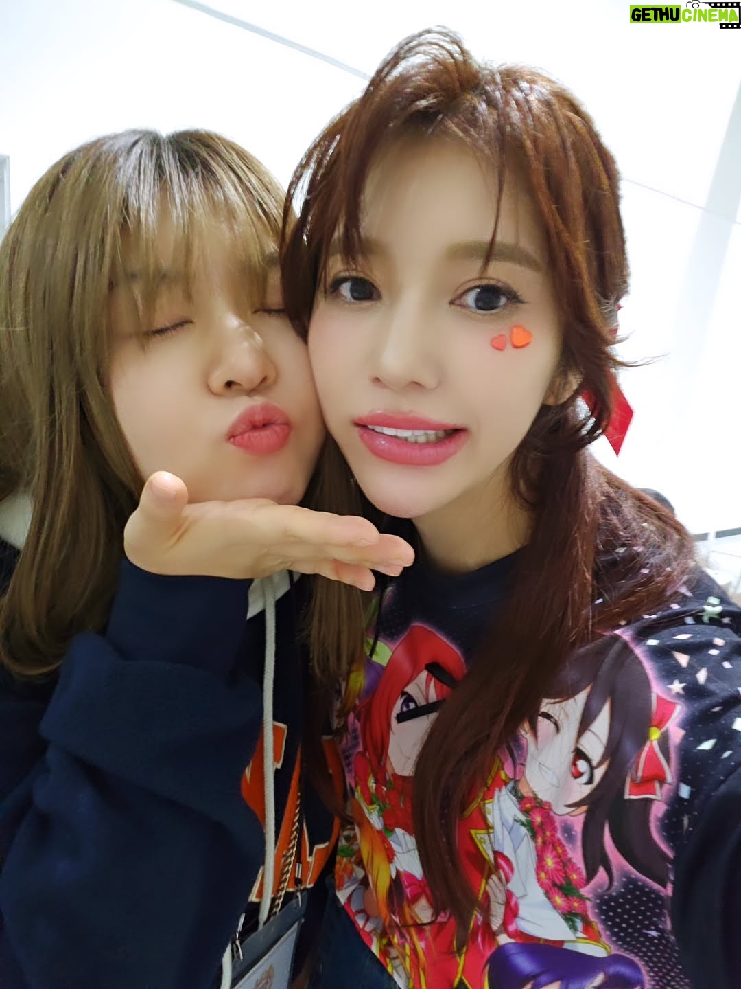 Pile - 7.9K Likes - .
좀 늦었지만 라브라이브 오버스즈이벤츠 in 서울
감사합니다!
작년에는 에미츤랑 둘이서 오고 올해는 드디어 리피도 같이 셋이서 공연을 무사히 아무것도 문제 없이 자~~~루  끝났습니다♡♡♡
그때도 말했었지만 앞으로도 몇번 뮤즈멤버로 여러분앞에서 무대를 할수있는지 모르겠고 약속은 못하지만 라브라이브를 뮤즈를 앞으로도 사랑해주시고 우리를 불러주세요♡♡♡어떤 방법으로 볼수있게모르겠지만 큰목소리가 혹시나 힘이될수도...^^♡♡♡

펜분들 감사해요, 스텝분들 감사해요,

그리고 이번에 헤어메이크 해주셨던　@roel.ray @mijatomo @lipby @miki_24iy 이틀동안 감사합니다 ♡♡♡

@cd_junzzang　언니도 메번 공연준비 고마워요♡♡♡

한국어는 아직도 잘못하지만 하고싶은말을 그대로 남기고싶어서 이렇게 남깁니다ㅎㅎ
수정 해야되는 부분이 있어도 그냥 눈 감고
 지나가주시오ㅎㅎ
그리고 멤버 리피 에미츤 감사해요♡♡♡
ps. 마지막 대 창 짱였습니다!
#lovelive #ラブライブ ! #μs #lovelive_ose_seoule #lovelive_ose