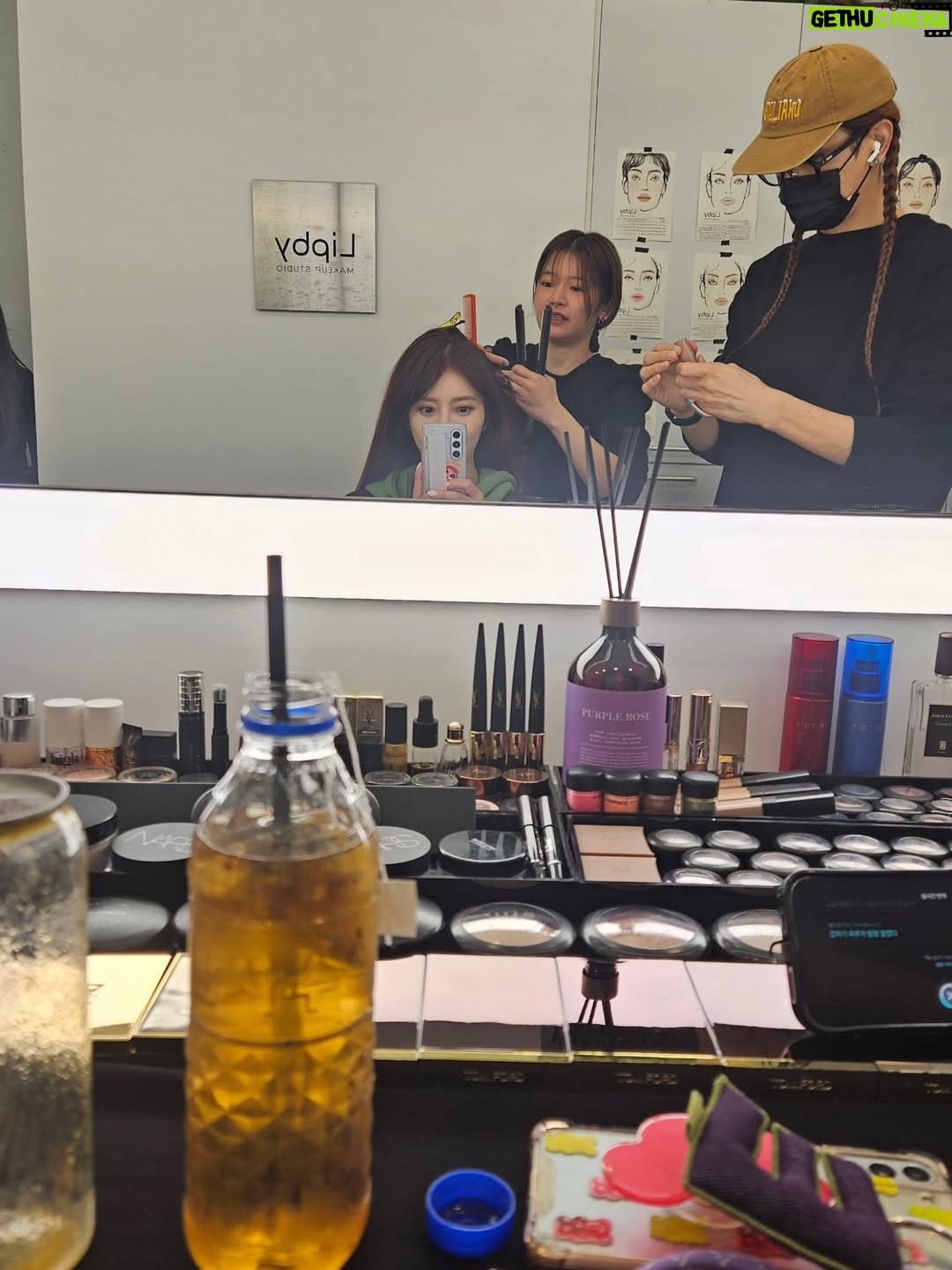 Pile - 7.9K Likes - .
좀 늦었지만 라브라이브 오버스즈이벤츠 in 서울
감사합니다!
작년에는 에미츤랑 둘이서 오고 올해는 드디어 리피도 같이 셋이서 공연을 무사히 아무것도 문제 없이 자~~~루  끝났습니다♡♡♡
그때도 말했었지만 앞으로도 몇번 뮤즈멤버로 여러분앞에서 무대를 할수있는지 모르겠고 약속은 못하지만 라브라이브를 뮤즈를 앞으로도 사랑해주시고 우리를 불러주세요♡♡♡어떤 방법으로 볼수있게모르겠지만 큰목소리가 혹시나 힘이될수도...^^♡♡♡

펜분들 감사해요, 스텝분들 감사해요,

그리고 이번에 헤어메이크 해주셨던　@roel.ray @mijatomo @lipby @miki_24iy 이틀동안 감사합니다 ♡♡♡

@cd_junzzang　언니도 메번 공연준비 고마워요♡♡♡

한국어는 아직도 잘못하지만 하고싶은말을 그대로 남기고싶어서 이렇게 남깁니다ㅎㅎ
수정 해야되는 부분이 있어도 그냥 눈 감고
 지나가주시오ㅎㅎ
그리고 멤버 리피 에미츤 감사해요♡♡♡
ps. 마지막 대 창 짱였습니다!
#lovelive #ラブライブ ! #μs #lovelive_ose_seoule #lovelive_ose