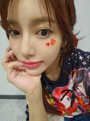 Pile Instagram - .
좀 늦었지만 라브라이브 오버스즈이벤츠 in 서울
감사합니다!
작년에는 에미츤랑 둘이서 오고 올해는 드디어 리피도 같이 셋이서 공연을 무사히 아무것도 문제 없이 자~~~루  끝났습니다♡♡♡
그때도 말했었지만 앞으로도 몇번 뮤즈멤버로 여러분앞에서 무대를 할수있는지 모르겠고 약속은 못하지만 라브라이브를 뮤즈를 앞으로도 사랑해주시고 우리를 불러주세요♡♡♡어떤 방법으로 볼수있게모르겠지만 큰목소리가 혹시나 힘이될수도...^^♡♡♡

펜분들 감사해요, 스텝분들 감사해요,

그리고 이번에 헤어메이크 해주셨던　@roel.ray @mijatomo @lipby @miki_24iy 이틀동안 감사합니다 ♡♡♡

@cd_junzzang　언니도 메번 공연준비 고마워요♡♡♡

한국어는 아직도 잘못하지만 하고싶은말을 그대로 남기고싶어서 이렇게 남깁니다ㅎㅎ
수정 해야되는 부분이 있어도 그냥 눈 감고
 지나가주시오ㅎㅎ
그리고 멤버 리피 에미츤 감사해요♡♡♡
ps. 마지막 대 창 짱였습니다!
#lovelive #ラブライブ ! #μs #lovelive_ose_seoule #lovelive_ose
