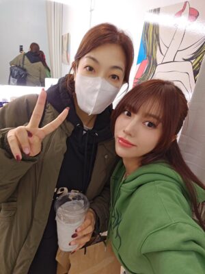 Pile Instagram - .
좀 늦었지만 라브라이브 오버스즈이벤츠 in 서울
감사합니다!
작년에는 에미츤랑 둘이서 오고 올해는 드디어 리피도 같이 셋이서 공연을 무사히 아무것도 문제 없이 자~~~루  끝났습니다♡♡♡
그때도 말했었지만 앞으로도 몇번 뮤즈멤버로 여러분앞에서 무대를 할수있는지 모르겠고 약속은 못하지만 라브라이브를 뮤즈를 앞으로도 사랑해주시고 우리를 불러주세요♡♡♡어떤 방법으로 볼수있게모르겠지만 큰목소리가 혹시나 힘이될수도...^^♡♡♡

펜분들 감사해요, 스텝분들 감사해요,

그리고 이번에 헤어메이크 해주셨던　@roel.ray @mijatomo @lipby @miki_24iy 이틀동안 감사합니다 ♡♡♡

@cd_junzzang　언니도 메번 공연준비 고마워요♡♡♡

한국어는 아직도 잘못하지만 하고싶은말을 그대로 남기고싶어서 이렇게 남깁니다ㅎㅎ
수정 해야되는 부분이 있어도 그냥 눈 감고
 지나가주시오ㅎㅎ
그리고 멤버 리피 에미츤 감사해요♡♡♡
ps. 마지막 대 창 짱였습니다!
#lovelive #ラブライブ ! #μs #lovelive_ose_seoule #lovelive_ose