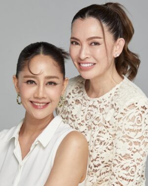 Pimonwan Hoonthongkam Instagram - พี่นก สินจัย เป็นสาว สวย สดใสสุดๆไปเลย หลังดึงหน้า 4 เดือน ที่ W Plastic Surgery Hospital
#เคสพี่ปุ้ยดูแลค่ะ