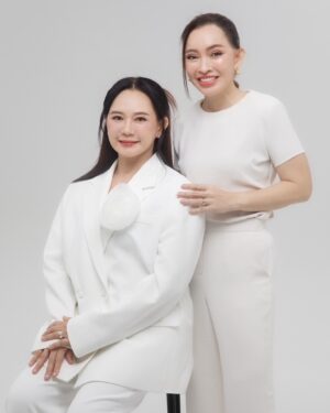 Pimonwan Hoonthongkam Instagram - พี่แหม่ม จินตหรา 1 เดือน เท่านั้นค่ะ 
อัพเดท หลังทำ ดึงเก็บกรอบหน้าชั้นลึก 3 ส่วน เก็บหนังตาบน เอาไขมันใต้ตาออก ดึงเก็บคอ ไลฟ์ไปแล้วเมื่อวันศุกร์แบบแฮปปี้ สนุกสนาน ขอบคุณพี่แหม่มนะคะ สวยและสาวแบบยังคงเป็นตัวเอง ในเวอร์ชั่นที่ดีที่สุด 

รอหลัง 4 เดือนสวยเด็กกว่านี้อีกพี่ 
แต่พี่แหม่มบอก ไม่ต้องรอ จะออกงานแล้ว 
น้องเอาไปขายก่อนเลย 
กราบงามๆค่ะ 😄😁

#เคสพี่ปุ้ยดูแลค่ะ