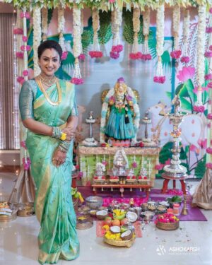 Preetha Vijayakumar Instagram - My gorgeous Amman 🤩🙏🏻🙌

#varalakshmivratham🙏 #2025 #nombu #favdayoftheyear #myamman #momstradition #14thyear #godblessall #spreadpositivity #ammansblessings 

@ashokarsh @vyshalisundaram_makeupandhair @boopathy_decor @shashipinkie @efflorescence_bridal_flowers @the_bridal_store_chennai @geetuhautecouture