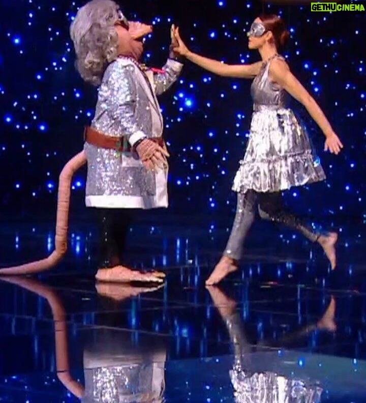 Priscilla Betti - 13.8K Likes - OUI, ce costume je l’adore ! 😁 Je l’ai choisi direct, un véritable coup de cœur !
Je me suis régalée, cette aventure a vraiment été extraordinaire, entourée de personnes formidables, et des camarades de scène que je garde comme un précieux souvenir.

J’espère que vous l’avez aimée autant que moi ! Et les indices, les avez-vous tous trouvés ? 🔍 👀

#masksinger #lataupe #priscilla #priscillabetti #tf1