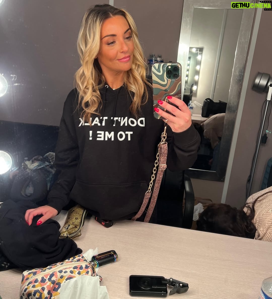 Priscilla Betti - 13.8K Likes - OUI, ce costume je l’adore ! 😁 Je l’ai choisi direct, un véritable coup de cœur !
Je me suis régalée, cette aventure a vraiment été extraordinaire, entourée de personnes formidables, et des camarades de scène que je garde comme un précieux souvenir.

J’espère que vous l’avez aimée autant que moi ! Et les indices, les avez-vous tous trouvés ? 🔍 👀

#masksinger #lataupe #priscilla #priscillabetti #tf1