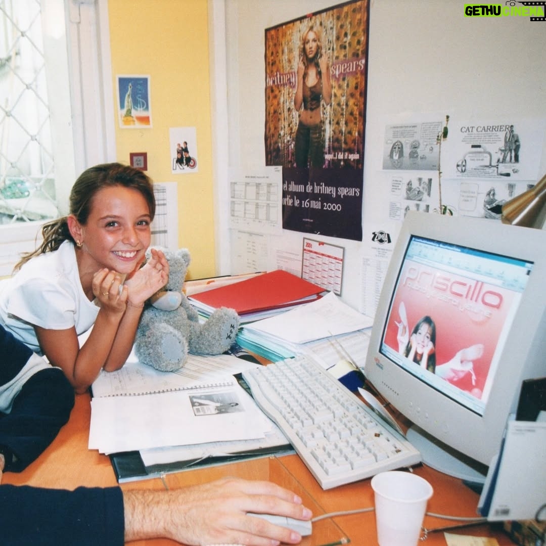 Priscilla Betti - 35K Likes - 24 ans aujourd’hui 🎂 
1 - Publicité télé pour mon 2ème album 🐞 
2 - Je rentre encore dedans 🌈 
3 - Je découvre la pochette de mon 1er single 🥹
4 - C’était CRAZY (si t’as la réf fait coucou) 👋 @britneyspears 
5 - On a partagé quelques Happy-Meal 🍟 
6 - Bric-à-brac de #souvenirs 📚 
7 - Ma toute première maquette 💿 
8 - Ici Priss’, quelle est la mission ? 🔍 
9 - Un samedi matin sur France 2 ☀️ 
10 - Les lettres rouges ♥️
11 - De retour sur scène pour mes 25 ans de carrière 😍

#priscilla #since2001 #priscillabetti #annee2000 #toujourspasdamour