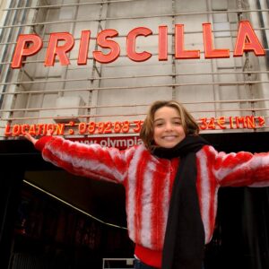 Priscilla Betti Instagram - 24 ans aujourd’hui 🎂 
1 - Publicité télé pour mon 2ème album 🐞 
2 - Je rentre encore dedans 🌈 
3 - Je découvre la pochette de mon 1er single 🥹
4 - C’était CRAZY (si t’as la réf fait coucou) 👋 @britneyspears 
5 - On a partagé quelques Happy-Meal 🍟 
6 - Bric-à-brac de #souvenirs 📚 
7 - Ma toute première maquette 💿 
8 - Ici Priss’, quelle est la mission ? 🔍 
9 - Un samedi matin sur France 2 ☀️ 
10 - Les lettres rouges ♥️
11 - De retour sur scène pour mes 25 ans de carrière 😍

#priscilla #since2001 #priscillabetti #annee2000 #toujourspasdamour
