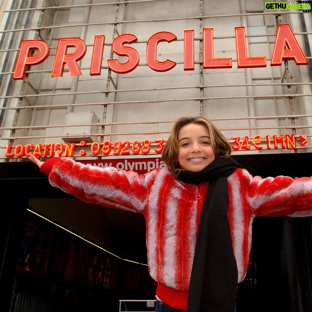 Priscilla Betti - 35K Likes - 24 ans aujourd’hui 🎂 
1 - Publicité télé pour mon 2ème album 🐞 
2 - Je rentre encore dedans 🌈 
3 - Je découvre la pochette de mon 1er single 🥹
4 - C’était CRAZY (si t’as la réf fait coucou) 👋 @britneyspears 
5 - On a partagé quelques Happy-Meal 🍟 
6 - Bric-à-brac de #souvenirs 📚 
7 - Ma toute première maquette 💿 
8 - Ici Priss’, quelle est la mission ? 🔍 
9 - Un samedi matin sur France 2 ☀️ 
10 - Les lettres rouges ♥️
11 - De retour sur scène pour mes 25 ans de carrière 😍

#priscilla #since2001 #priscillabetti #annee2000 #toujourspasdamour