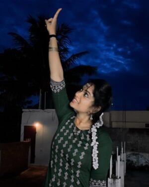 Priya Joe Instagram - Nature does not hurry🍀🌾Yet everything is accomplished🎀💫🥰

Pc: @ggunasekaran34 🤴🏻♥️
#wednesday #vibes 😍🎀 #tajumahal #song #my #favorite #new #update #positivity #trend #post ✨😇