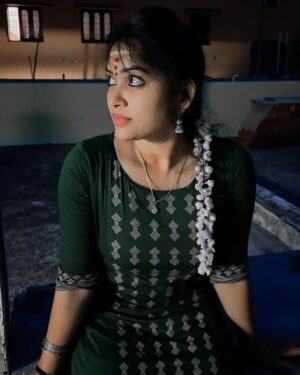 Priya Joe Instagram - Nature does not hurry🍀🌾Yet everything is accomplished🎀💫🥰

Pc: @ggunasekaran34 🤴🏻♥️
#wednesday #vibes 😍🎀 #tajumahal #song #my #favorite #new #update #positivity #trend #post ✨😇