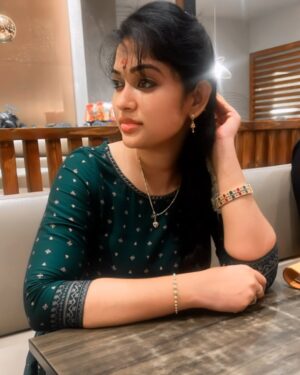 Priya Joe Instagram - “Success is getting what you want💞happiness is wanting what you get.”🥰💫
Pc: @praveen_g14 🤴🏻♥️
#thursday #vibes 😍🎀 #tajmahal #song #my #favorite #new #update #positivity #trend #post ✨😇