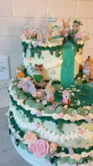 QTCinderella Instagram - A very happy birthday to @vanilllamace here’s the cake I made for her :)