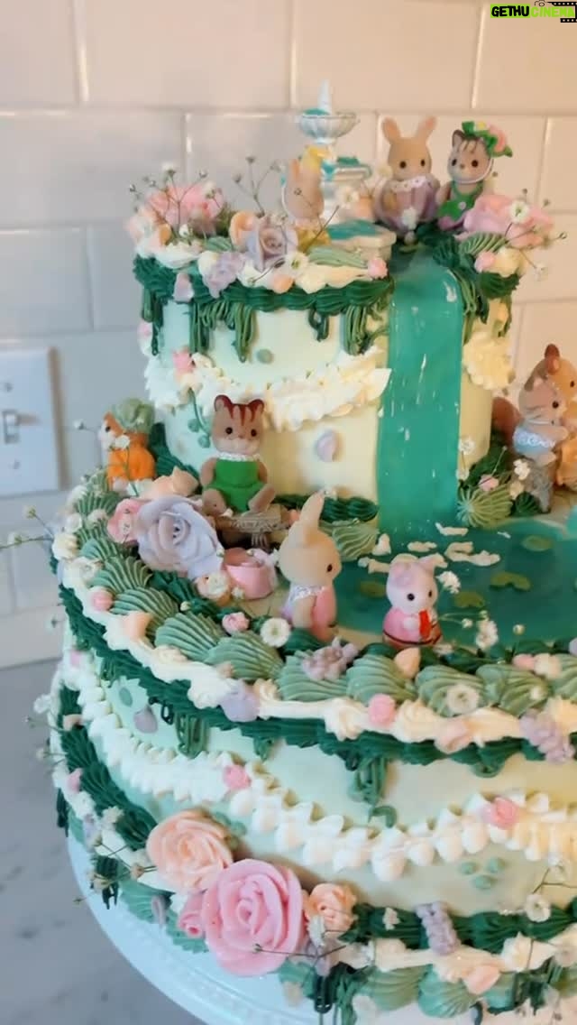 QTCinderella - 54.2K Likes - A very happy birthday to @vanilllamace here’s the cake I made for her :)