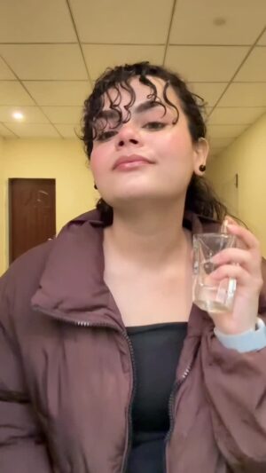 Qudsia Ali Instagram - My go-to MAKEUP LOOK, I hope y’all like it 🥹🥹🥺

#nomakeup #qudsiaali #instagram
