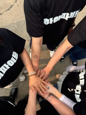 Ra Mi-ran Instagram - #하이파이브 #무대인사 
관객여러분과 만나는시간!! 
근데 항공샷 이게 맞는거임??? ㅋ