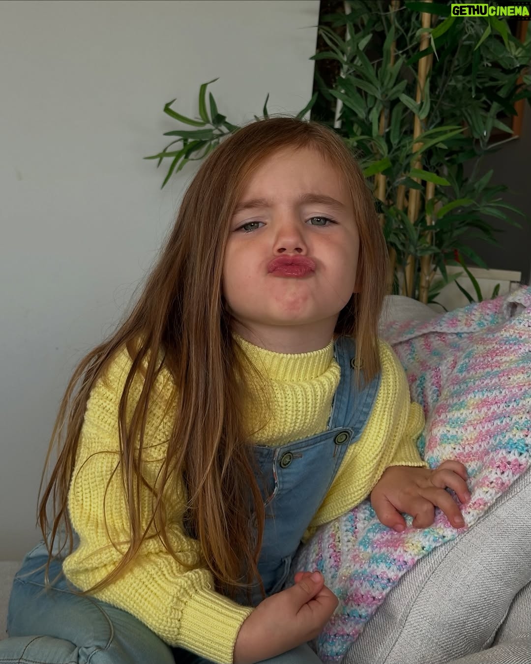 Rafaëlle Roy - 8.7K Likes - 