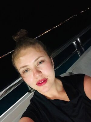 Rahma Hassan Instagram - Almost 3 month without coffee! … but of course I need some caffeine so I drink tea ☕️! I miss coffee so much! Maybe I will drink it again from time to time! Also most of the coffee I was drinking was very bad not even a good one! If I drink coffee again it has to be a very good coffee at least. But I miss the taste of it every day.