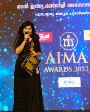 Raksha Raj Instagram - Thank you AIMA ✨
Grateful and honored to receive the award from my very favourite, @actor_jayasurya. 
Heartfelt thanks to beloved Aadithyan sir, Renjith sir, @chippy.renjith chechi, and the incredible Santhwanam crew & @asianet . Special mention to @devayanidevu for being the voice of Appu. 

Heartfelt thanks to all the audience for your unwavering love and support, it means the world. 🙏🏻❤️

Outfit : @aalaadesigners 
MUH : @makeup_by_rajisha 
.
.
.
.
#aimaawards #bestsupportingactress #awardnight #ootn #actor #actorlife #gratitude #santhwanam #thankyouall