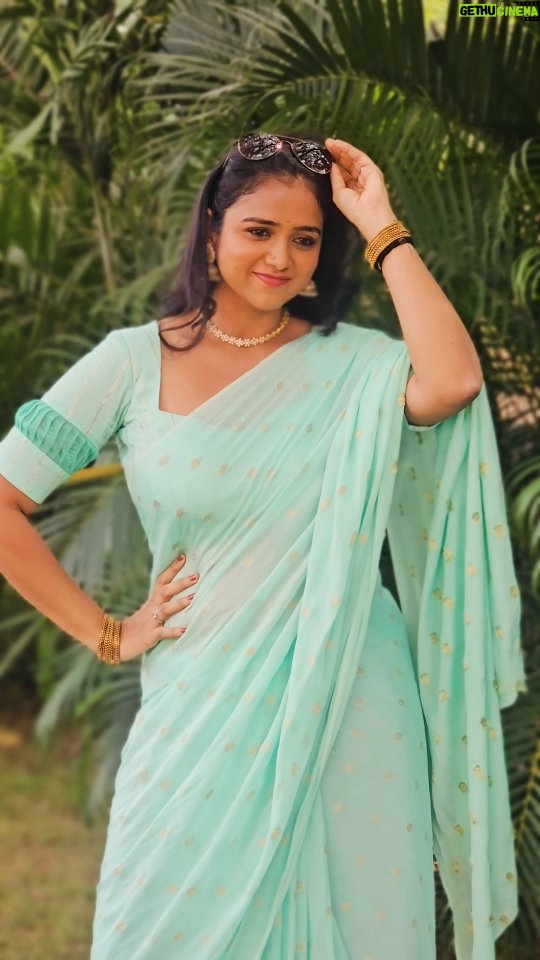 Rashmi Prabhakar - 6.3K Likes - Missing my shoot days ,saree and dancing 🙄 

#ContentCreatorIndia
#ReelItIndia
#ReelsIndia
#ViralReels
#InstagramReels 
#MomInfluencer
#UGCCreatorIndia
Saree Styling shoot dance