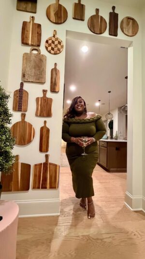 Raven Goodwin Instagram - Make this for the holiday potluck, they will go crazy! 🥒 Say hello to my old man, this is his favorite! #RavenGoodwin #homechef #fyp #Zucchinilasagna #lowcarbmeals #explorepage 

📸 @chopituppee_prod 
Hair provided and styled by @ckimstylez @shopshecurls
Dress @eloquii 
Featuring @danosseasoning 
 
Wiley’s crewneck @cigarpxrn