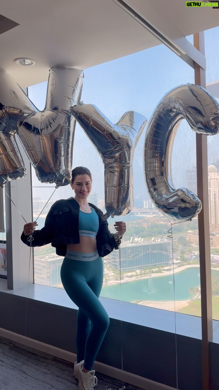 Rawan Bin Hussain - 48.5K Likes - Making big moves!!! Super grateful for my @newbalance fam for trusting me on this! I promise I will make you proud.
WE ARE COMING FOR YOU 🏃‍♀️🤫🔥
الحمدلله على جميع النعم! اليوم وقّعت عقد يعني لي شي شخصيا، تحدّي جديد أخوضه مع عايلتي في نيو بالانس🖤
نحن قادمين🏃‍♀️🤫🔥
