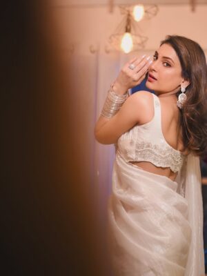 Reena Aggarwal Instagram - Ree in Saree is never enough 🙈
📸: @utsavmorjariaphotography 
.
.
.
.
.
.
.

#sareeobsession #sareelove #portrait #portraitphotography #saree #sareestyle #ootdfashion #desivibes #handembroidery #outfitinspo