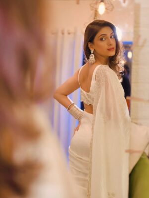 Reena Aggarwal Instagram - Ree in Saree is never enough 🙈
📸: @utsavmorjariaphotography 
.
.
.
.
.
.
.

#sareeobsession #sareelove #portrait #portraitphotography #saree #sareestyle #ootdfashion #desivibes #handembroidery #outfitinspo