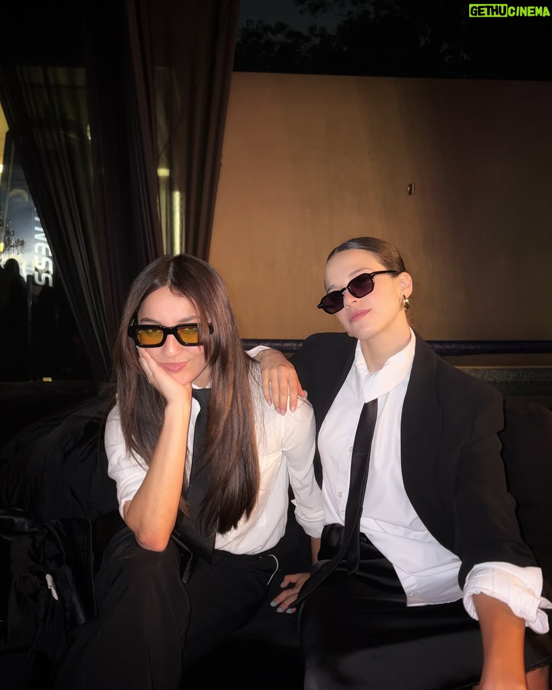 Regina Reynoso - 93K Likes - M de men in black M de Mucha trama 🎲🎱