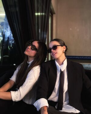 Regina Reynoso Instagram - M de men in black M de Mucha trama 🎲🎱