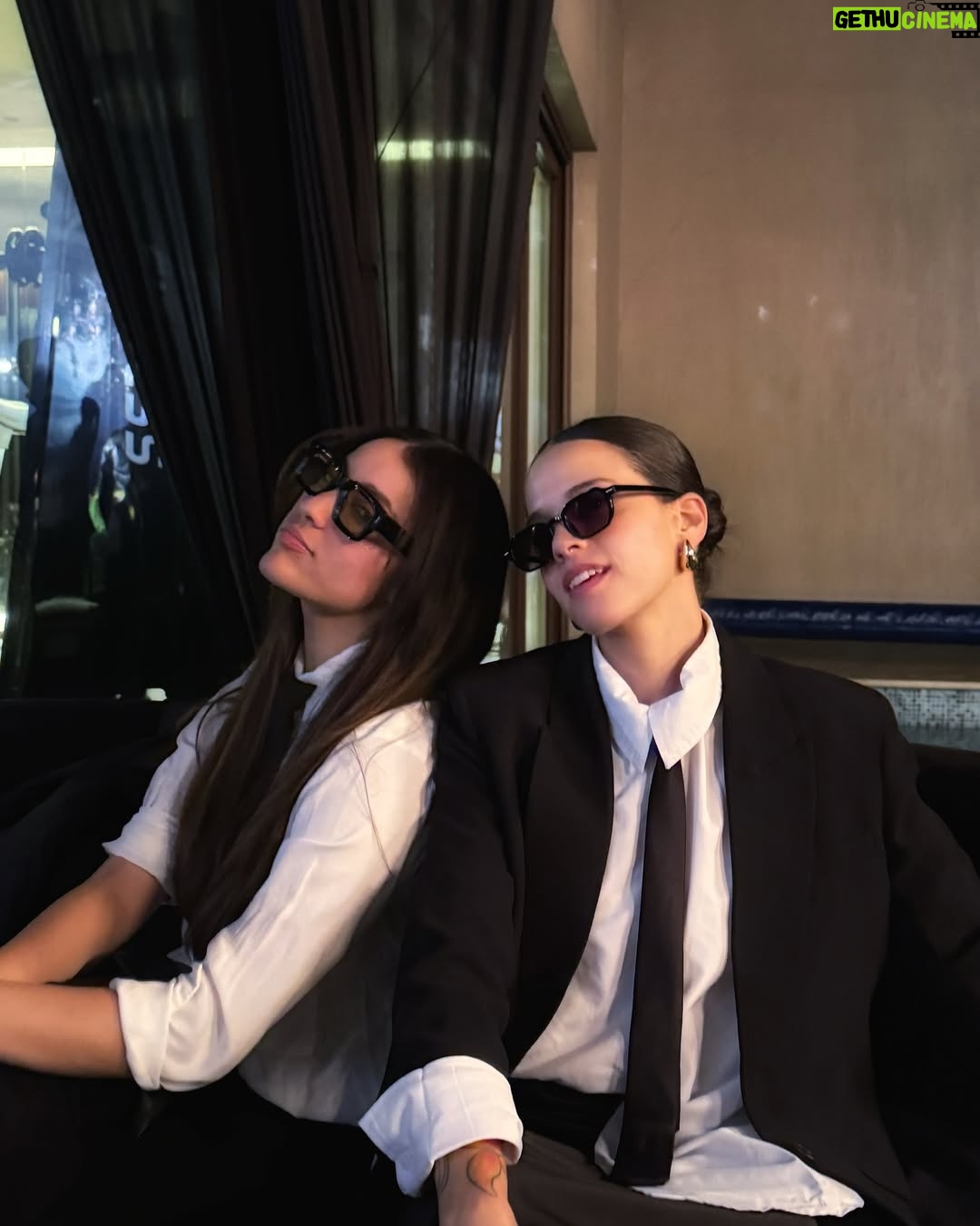 Regina Reynoso - 93K Likes - M de men in black M de Mucha trama 🎲🎱