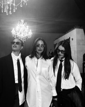 Regina Reynoso Instagram - M de men in black M de Mucha trama 🎲🎱