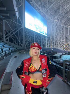ReiNa Instagram - 【MMA2025】
@xxxibgdrgn ✖︎ @rhtokyo_official 😭🇰🇷✨

THANK YOU SO MUCH🙏❤️

@melon_music 

Cap & shoes by @hitomi_1054 
hair&make up by @jennyhousepr @moah_hair 

#RHTokyo
#MMA2025
