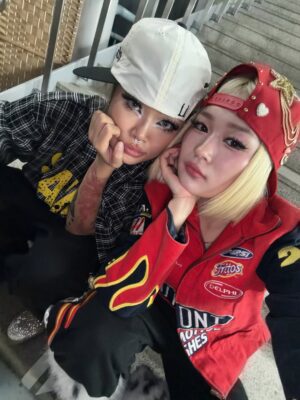 ReiNa Instagram - 【MMA2025】
@xxxibgdrgn ✖︎ @rhtokyo_official 😭🇰🇷✨

THANK YOU SO MUCH🙏❤️

@melon_music 

Cap & shoes by @hitomi_1054 
hair&make up by @jennyhousepr @moah_hair 

#RHTokyo
#MMA2025