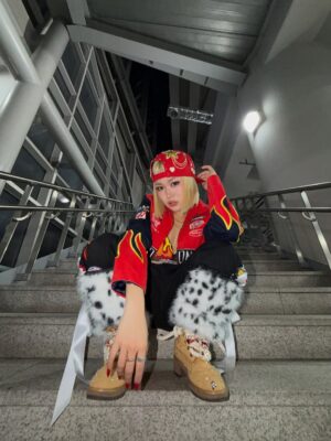 ReiNa Instagram - 【MMA2025】
@xxxibgdrgn ✖︎ @rhtokyo_official 😭🇰🇷✨

THANK YOU SO MUCH🙏❤️

@melon_music 

Cap & shoes by @hitomi_1054 
hair&make up by @jennyhousepr @moah_hair 

#RHTokyo
#MMA2025
