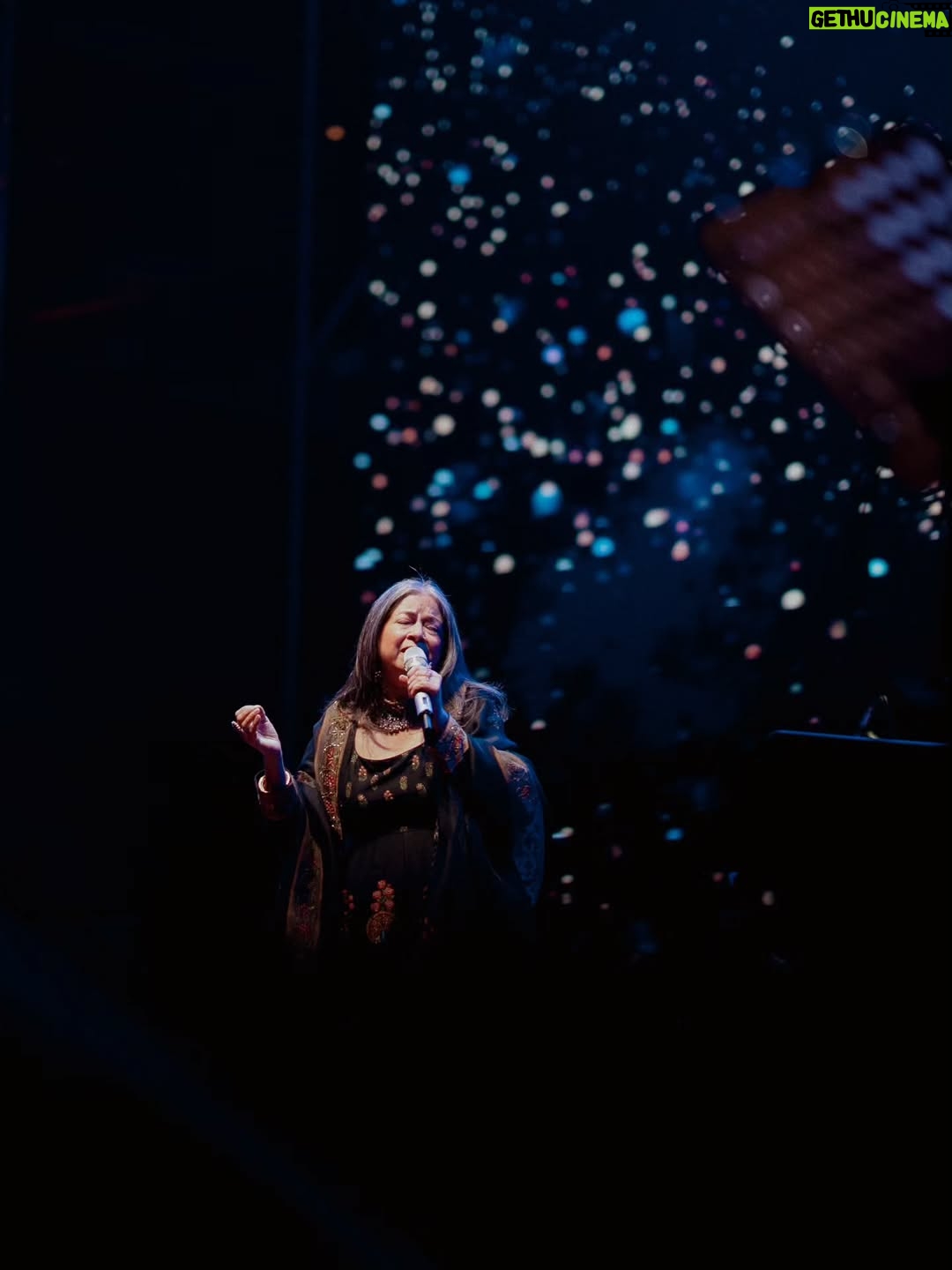Rekha Bhardwaj - 1.7K Likes - Live music carries a special joy…
one that becomes even more magical when hearts listen back.
Kolkata, thank you for filling ours and wrapping a winter evening in warmth ✨❤️

Organizer - @rudrakshacommunication

Musicians:
Co-Singer - @sourabhjoshiofficial
Lead Guitar - @mayukhgtr
Bass Guitar - @r_jayant
Electric Guitar - @prabhatraghu
Keyboard - @vishallomjail
Drums -@mukuldongreofficial
Beatboxing, Rap, Djembe - @ashaysharmaa
Violin -@manasviolin
Saxophone - @rajsodhasaxphone
Flute - @ninadbansuri
Tabla - @vinayaknetke

Tech Team 
FOH - @alokpunjani
MOH - @praveen_ayare
Light Engineer - @kevin
Visual Engineer - @ritesh

MUA - @elvisvaaz
Dress - @rohitbalofficial
Jewellery - @astitvaindia

Photographer & DOP - @peppered_yolk

Management
@vishwasxd @prempatil99
@tmtalentmanagement

#tmtalentmanagement #rekhabhardwaj #rekhabhardwajlive