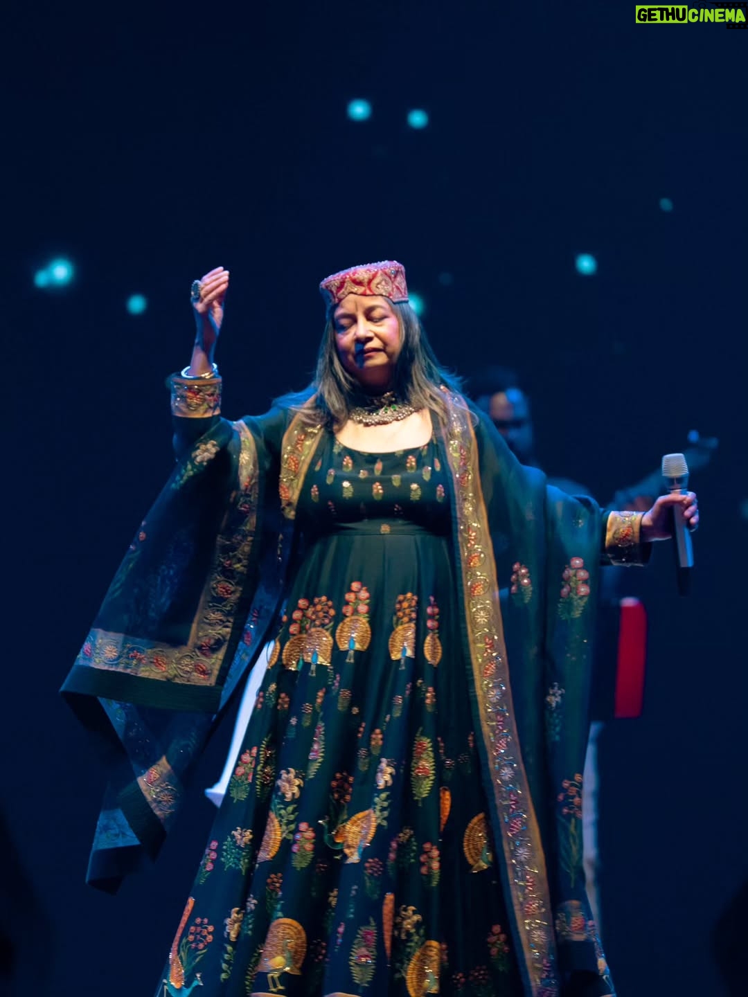Rekha Bhardwaj - 1.7K Likes - Live music carries a special joy…
one that becomes even more magical when hearts listen back.
Kolkata, thank you for filling ours and wrapping a winter evening in warmth ✨❤️

Organizer - @rudrakshacommunication

Musicians:
Co-Singer - @sourabhjoshiofficial
Lead Guitar - @mayukhgtr
Bass Guitar - @r_jayant
Electric Guitar - @prabhatraghu
Keyboard - @vishallomjail
Drums -@mukuldongreofficial
Beatboxing, Rap, Djembe - @ashaysharmaa
Violin -@manasviolin
Saxophone - @rajsodhasaxphone
Flute - @ninadbansuri
Tabla - @vinayaknetke

Tech Team 
FOH - @alokpunjani
MOH - @praveen_ayare
Light Engineer - @kevin
Visual Engineer - @ritesh

MUA - @elvisvaaz
Dress - @rohitbalofficial
Jewellery - @astitvaindia

Photographer & DOP - @peppered_yolk

Management
@vishwasxd @prempatil99
@tmtalentmanagement

#tmtalentmanagement #rekhabhardwaj #rekhabhardwajlive