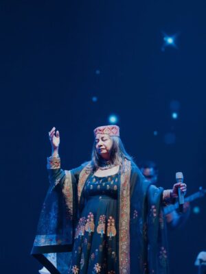 Rekha Bhardwaj Instagram - Live music carries a special joy…
one that becomes even more magical when hearts listen back.
Kolkata, thank you for filling ours and wrapping a winter evening in warmth ✨❤️

Organizer - @rudrakshacommunication

Musicians:
Co-Singer - @sourabhjoshiofficial
Lead Guitar - @mayukhgtr
Bass Guitar - @r_jayant
Electric Guitar - @prabhatraghu
Keyboard - @vishallomjail
Drums -@mukuldongreofficial
Beatboxing, Rap, Djembe - @ashaysharmaa
Violin -@manasviolin
Saxophone - @rajsodhasaxphone
Flute - @ninadbansuri
Tabla - @vinayaknetke

Tech Team 
FOH - @alokpunjani
MOH - @praveen_ayare
Light Engineer - @kevin
Visual Engineer - @ritesh

MUA - @elvisvaaz
Dress - @rohitbalofficial
Jewellery - @astitvaindia

Photographer & DOP - @peppered_yolk

Management
@vishwasxd @prempatil99
@tmtalentmanagement

#tmtalentmanagement #rekhabhardwaj #rekhabhardwajlive