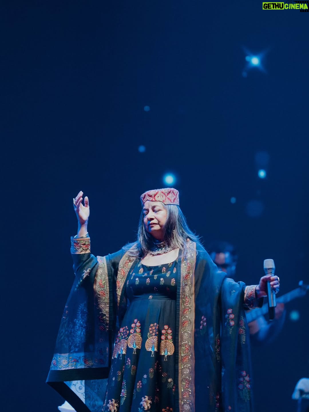 Rekha Bhardwaj - 1.7K Likes - Live music carries a special joy…
one that becomes even more magical when hearts listen back.
Kolkata, thank you for filling ours and wrapping a winter evening in warmth ✨❤️

Organizer - @rudrakshacommunication

Musicians:
Co-Singer - @sourabhjoshiofficial
Lead Guitar - @mayukhgtr
Bass Guitar - @r_jayant
Electric Guitar - @prabhatraghu
Keyboard - @vishallomjail
Drums -@mukuldongreofficial
Beatboxing, Rap, Djembe - @ashaysharmaa
Violin -@manasviolin
Saxophone - @rajsodhasaxphone
Flute - @ninadbansuri
Tabla - @vinayaknetke

Tech Team 
FOH - @alokpunjani
MOH - @praveen_ayare
Light Engineer - @kevin
Visual Engineer - @ritesh

MUA - @elvisvaaz
Dress - @rohitbalofficial
Jewellery - @astitvaindia

Photographer & DOP - @peppered_yolk

Management
@vishwasxd @prempatil99
@tmtalentmanagement

#tmtalentmanagement #rekhabhardwaj #rekhabhardwajlive