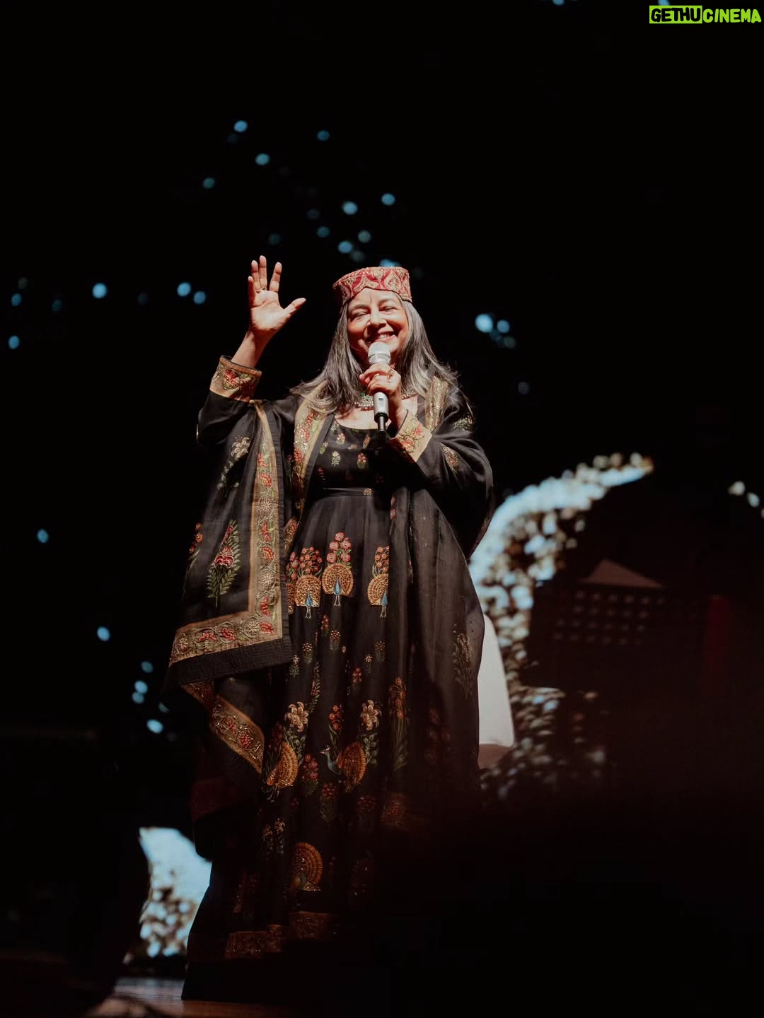 Rekha Bhardwaj - 1.7K Likes - Live music carries a special joy…
one that becomes even more magical when hearts listen back.
Kolkata, thank you for filling ours and wrapping a winter evening in warmth ✨❤️

Organizer - @rudrakshacommunication

Musicians:
Co-Singer - @sourabhjoshiofficial
Lead Guitar - @mayukhgtr
Bass Guitar - @r_jayant
Electric Guitar - @prabhatraghu
Keyboard - @vishallomjail
Drums -@mukuldongreofficial
Beatboxing, Rap, Djembe - @ashaysharmaa
Violin -@manasviolin
Saxophone - @rajsodhasaxphone
Flute - @ninadbansuri
Tabla - @vinayaknetke

Tech Team 
FOH - @alokpunjani
MOH - @praveen_ayare
Light Engineer - @kevin
Visual Engineer - @ritesh

MUA - @elvisvaaz
Dress - @rohitbalofficial
Jewellery - @astitvaindia

Photographer & DOP - @peppered_yolk

Management
@vishwasxd @prempatil99
@tmtalentmanagement

#tmtalentmanagement #rekhabhardwaj #rekhabhardwajlive