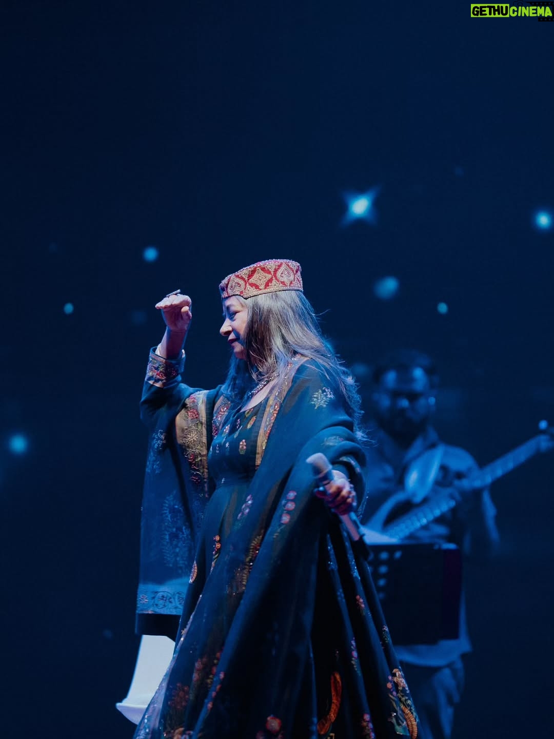 Rekha Bhardwaj - 1.7K Likes - Live music carries a special joy…
one that becomes even more magical when hearts listen back.
Kolkata, thank you for filling ours and wrapping a winter evening in warmth ✨❤️

Organizer - @rudrakshacommunication

Musicians:
Co-Singer - @sourabhjoshiofficial
Lead Guitar - @mayukhgtr
Bass Guitar - @r_jayant
Electric Guitar - @prabhatraghu
Keyboard - @vishallomjail
Drums -@mukuldongreofficial
Beatboxing, Rap, Djembe - @ashaysharmaa
Violin -@manasviolin
Saxophone - @rajsodhasaxphone
Flute - @ninadbansuri
Tabla - @vinayaknetke

Tech Team 
FOH - @alokpunjani
MOH - @praveen_ayare
Light Engineer - @kevin
Visual Engineer - @ritesh

MUA - @elvisvaaz
Dress - @rohitbalofficial
Jewellery - @astitvaindia

Photographer & DOP - @peppered_yolk

Management
@vishwasxd @prempatil99
@tmtalentmanagement

#tmtalentmanagement #rekhabhardwaj #rekhabhardwajlive