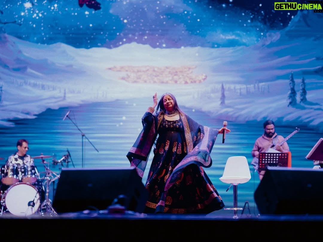 Rekha Bhardwaj - 1.7K Likes - Live music carries a special joy…
one that becomes even more magical when hearts listen back.
Kolkata, thank you for filling ours and wrapping a winter evening in warmth ✨❤️

Organizer - @rudrakshacommunication

Musicians:
Co-Singer - @sourabhjoshiofficial
Lead Guitar - @mayukhgtr
Bass Guitar - @r_jayant
Electric Guitar - @prabhatraghu
Keyboard - @vishallomjail
Drums -@mukuldongreofficial
Beatboxing, Rap, Djembe - @ashaysharmaa
Violin -@manasviolin
Saxophone - @rajsodhasaxphone
Flute - @ninadbansuri
Tabla - @vinayaknetke

Tech Team 
FOH - @alokpunjani
MOH - @praveen_ayare
Light Engineer - @kevin
Visual Engineer - @ritesh

MUA - @elvisvaaz
Dress - @rohitbalofficial
Jewellery - @astitvaindia

Photographer & DOP - @peppered_yolk

Management
@vishwasxd @prempatil99
@tmtalentmanagement

#tmtalentmanagement #rekhabhardwaj #rekhabhardwajlive