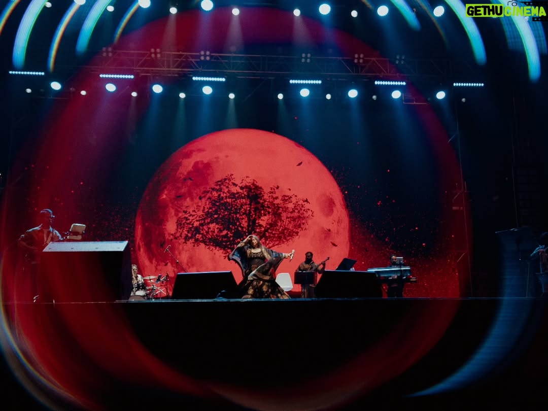 Rekha Bhardwaj - 1.7K Likes - Live music carries a special joy…
one that becomes even more magical when hearts listen back.
Kolkata, thank you for filling ours and wrapping a winter evening in warmth ✨❤️

Organizer - @rudrakshacommunication

Musicians:
Co-Singer - @sourabhjoshiofficial
Lead Guitar - @mayukhgtr
Bass Guitar - @r_jayant
Electric Guitar - @prabhatraghu
Keyboard - @vishallomjail
Drums -@mukuldongreofficial
Beatboxing, Rap, Djembe - @ashaysharmaa
Violin -@manasviolin
Saxophone - @rajsodhasaxphone
Flute - @ninadbansuri
Tabla - @vinayaknetke

Tech Team 
FOH - @alokpunjani
MOH - @praveen_ayare
Light Engineer - @kevin
Visual Engineer - @ritesh

MUA - @elvisvaaz
Dress - @rohitbalofficial
Jewellery - @astitvaindia

Photographer & DOP - @peppered_yolk

Management
@vishwasxd @prempatil99
@tmtalentmanagement

#tmtalentmanagement #rekhabhardwaj #rekhabhardwajlive